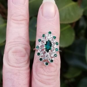 Emerald looking fashion ring